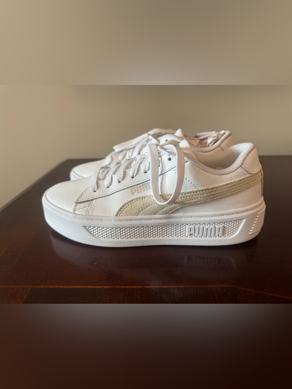 LEIGH PUMA “Smash” Platform v3 Women's Sneakers Size 8